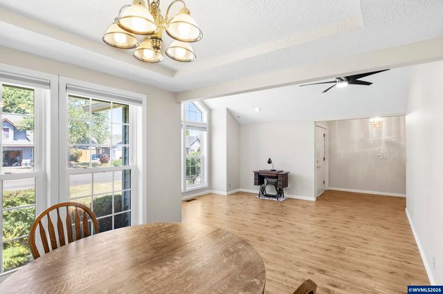 1942 Waymire St NW, Salem, OR 97304