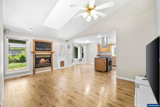 1942 Waymire St NW, Salem, OR 97304