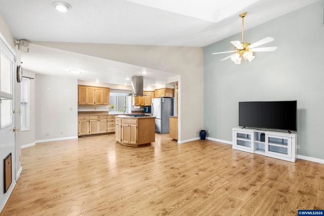 1942 Waymire St NW, Salem, OR 97304