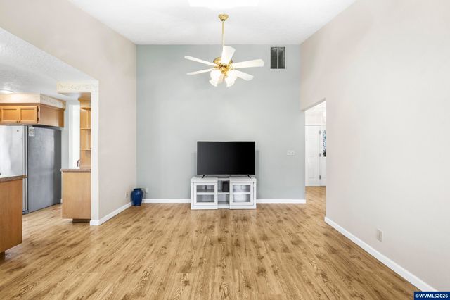 1942 Waymire St NW, Salem, OR 97304