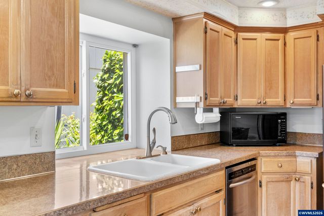 1942 Waymire St NW, Salem, OR 97304