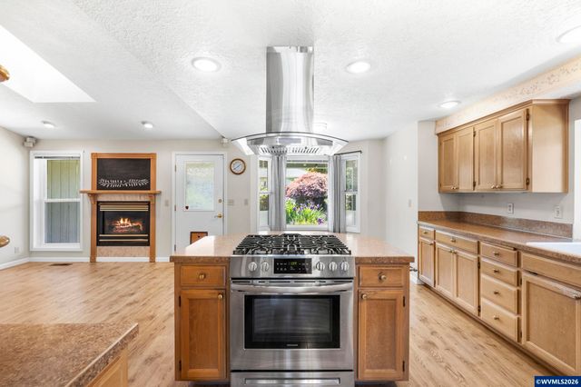 1942 Waymire St NW, Salem, OR 97304