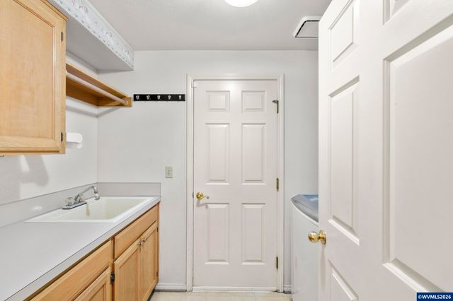 1942 Waymire St NW, Salem, OR 97304