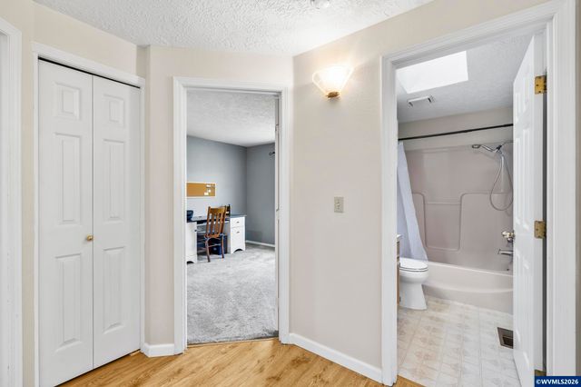 1942 Waymire St NW, Salem, OR 97304