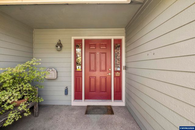 1942 Waymire St NW, Salem, OR 97304