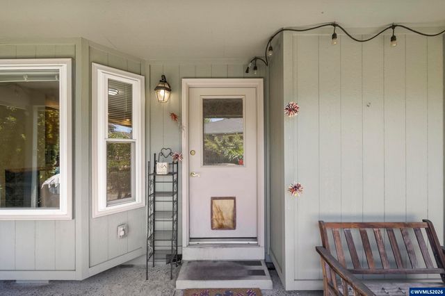 1942 Waymire St NW, Salem, OR 97304