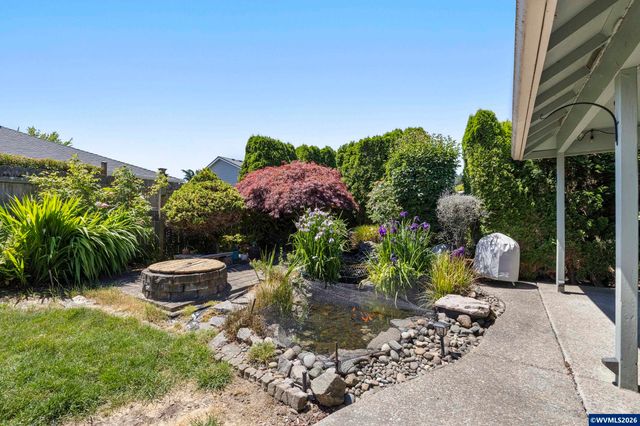 1942 Waymire St NW, Salem, OR 97304