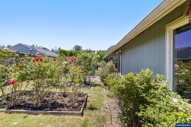 1942 Waymire St NW, Salem, OR 97304