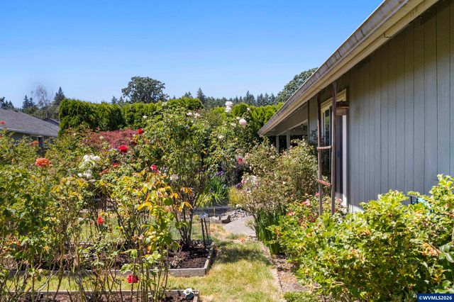 1942 Waymire St NW, Salem, OR 97304