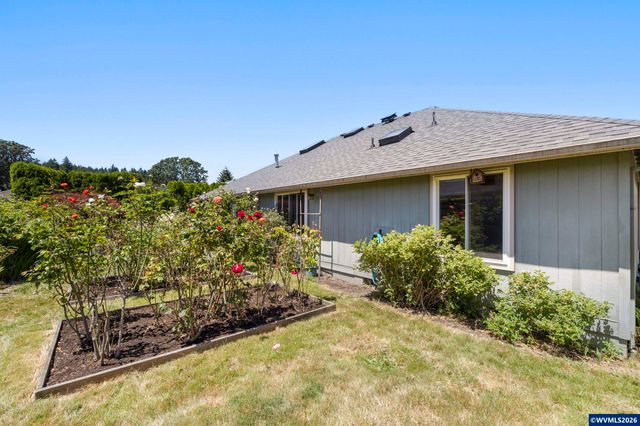 1942 Waymire St NW, Salem, OR 97304
