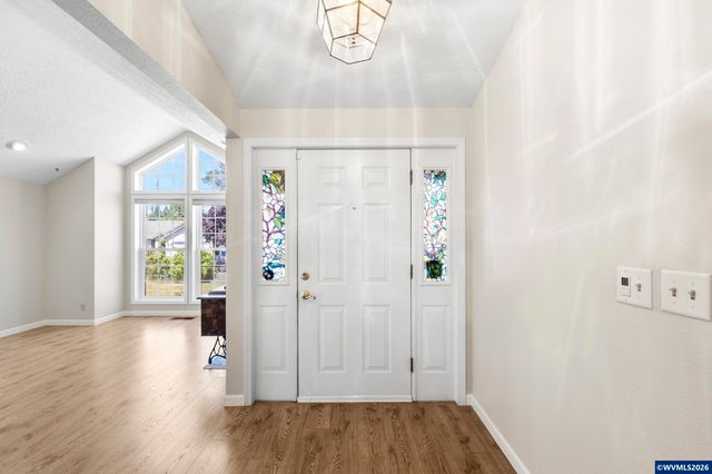 1942 Waymire St NW, Salem, OR 97304