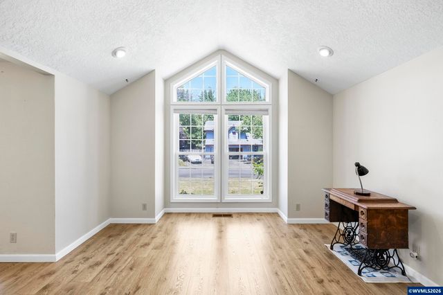 1942 Waymire St NW, Salem, OR 97304