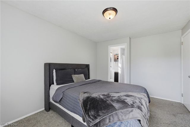 1042 Oak Hill Drive NE, Massillon, OH 44646
