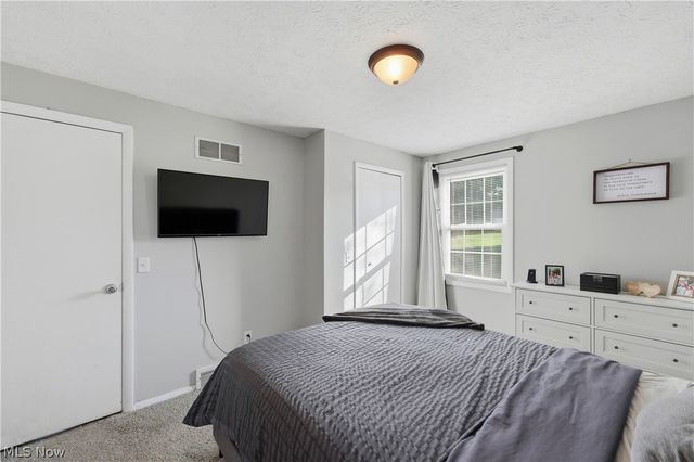1042 Oak Hill Drive NE, Massillon, OH 44646
