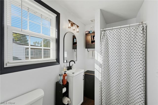 1042 Oak Hill Drive NE, Massillon, OH 44646