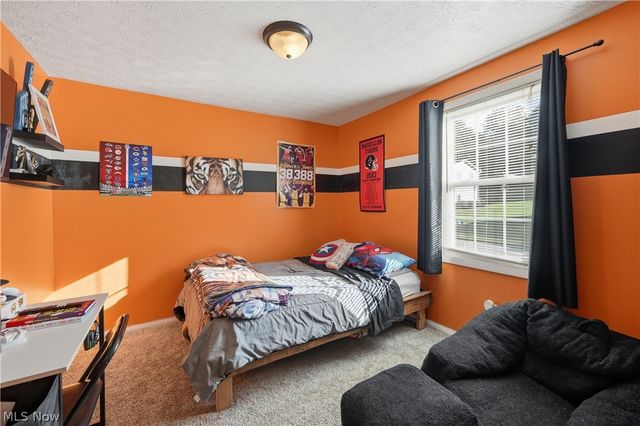 1042 Oak Hill Drive NE, Massillon, OH 44646