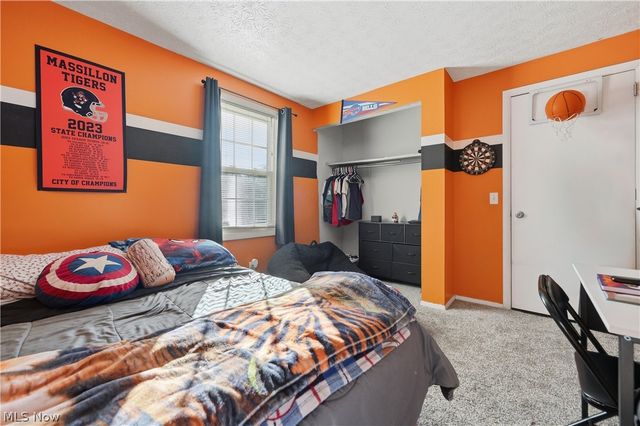 1042 Oak Hill Drive NE, Massillon, OH 44646