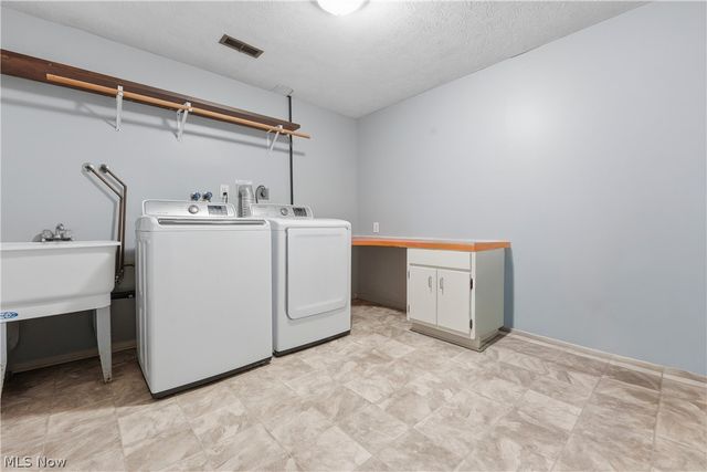 1042 Oak Hill Drive NE, Massillon, OH 44646
