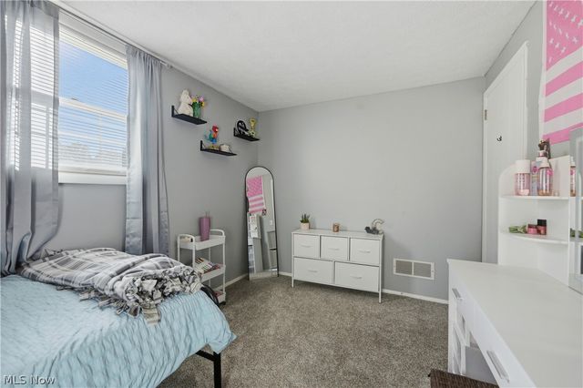 1042 Oak Hill Drive NE, Massillon, OH 44646