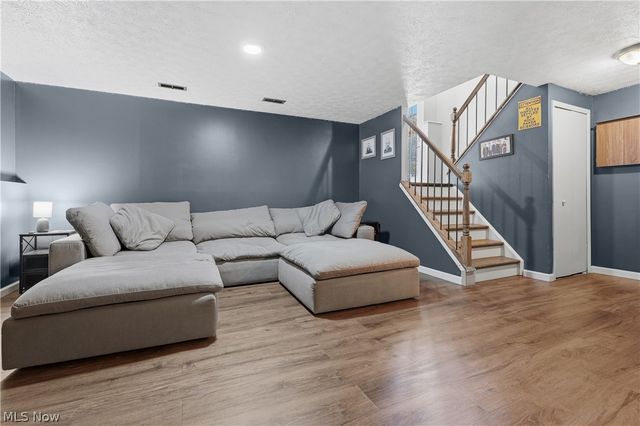 1042 Oak Hill Drive NE, Massillon, OH 44646