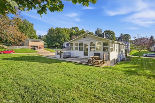 1042 Oak Hill Drive NE, Massillon, OH 44646