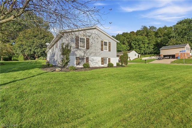 1042 Oak Hill Drive NE, Massillon, OH 44646