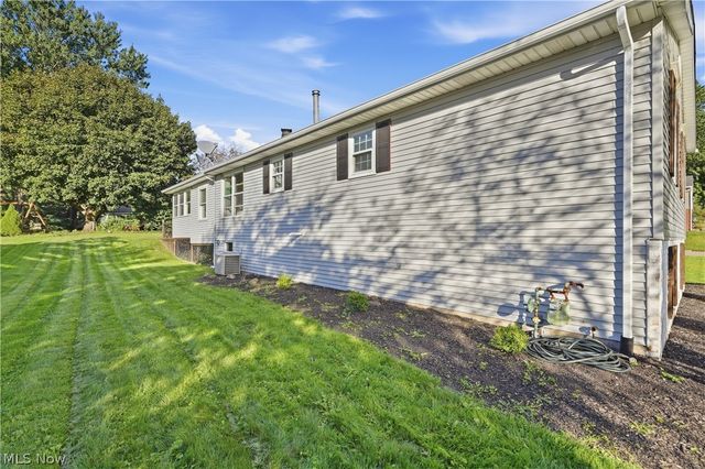 1042 Oak Hill Drive NE, Massillon, OH 44646