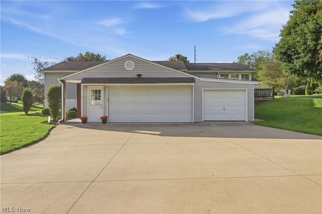 1042 Oak Hill Drive NE, Massillon, OH 44646