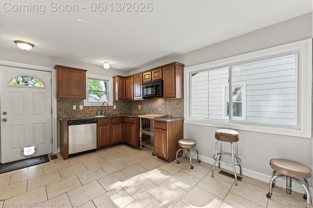 1797 E Marshall Street, Ferndale, MI 48220