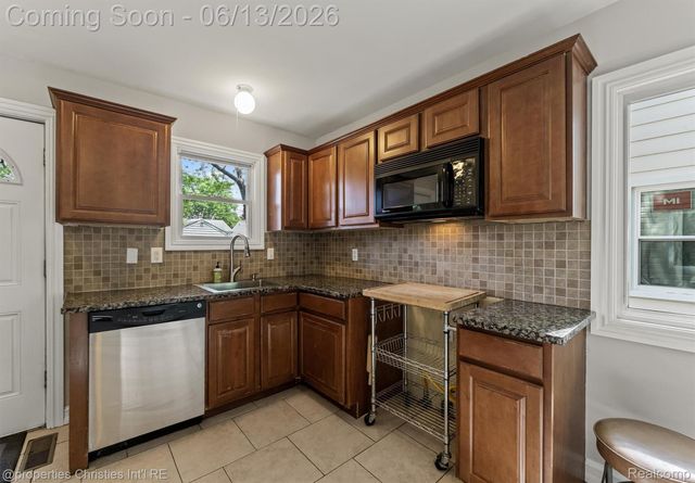 1797 E Marshall Street, Ferndale, MI 48220