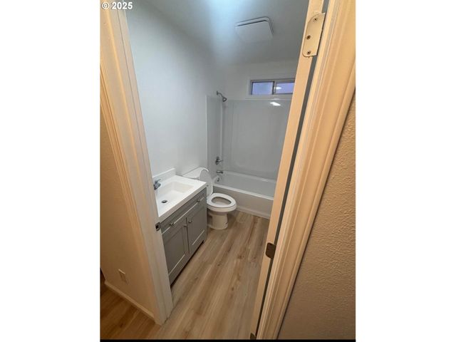 911 JQ ADAMS St, Oregon City, OR 97045