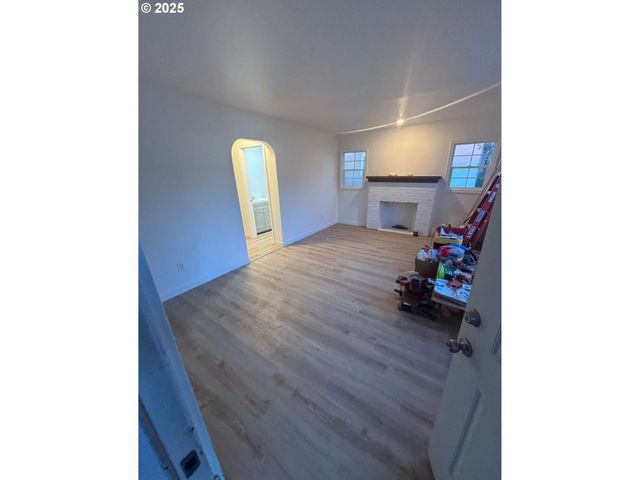 911 JQ ADAMS St, Oregon City, OR 97045