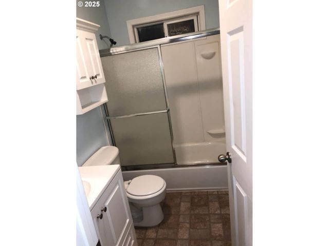 911 JQ ADAMS St, Oregon City, OR 97045