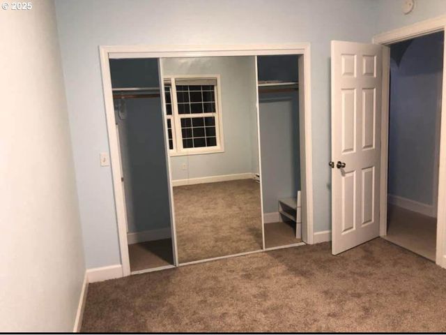 911 JQ ADAMS St, Oregon City, OR 97045