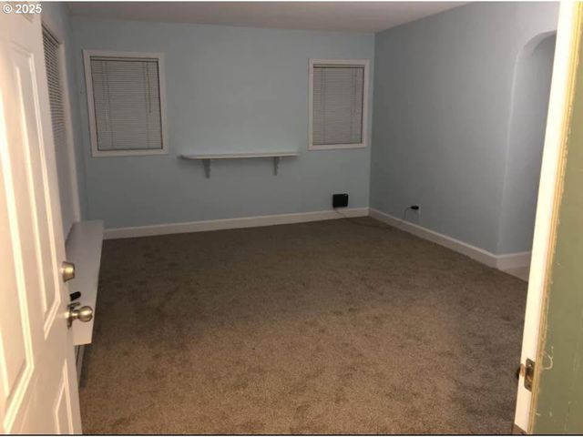 911 JQ ADAMS St, Oregon City, OR 97045