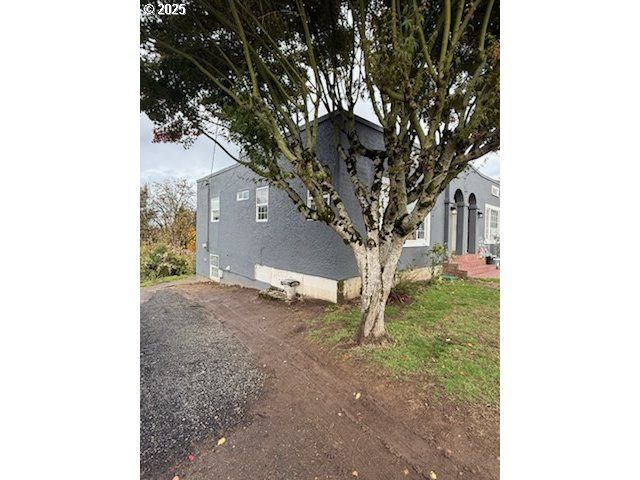 911 JQ ADAMS St, Oregon City, OR 97045