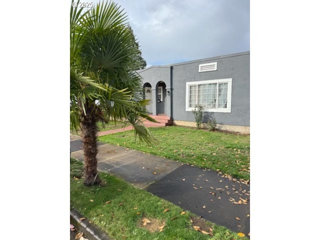 911 JQ ADAMS St, Oregon City, OR 97045