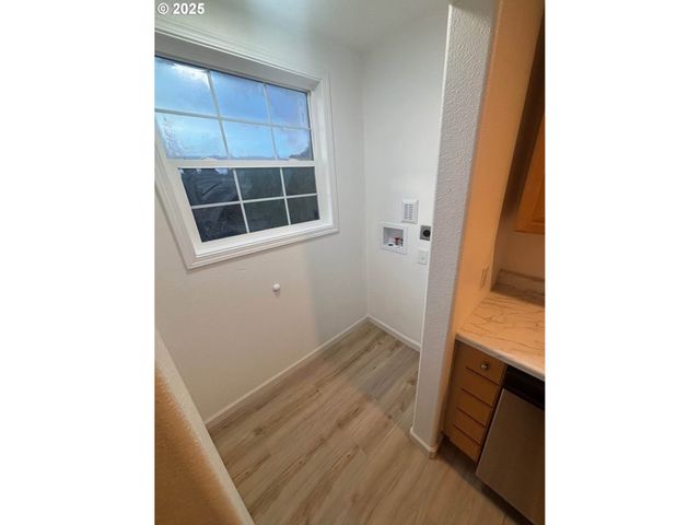 911 JQ ADAMS St, Oregon City, OR 97045