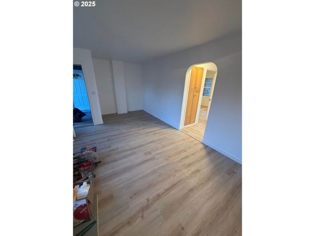 911 JQ ADAMS St, Oregon City, OR 97045