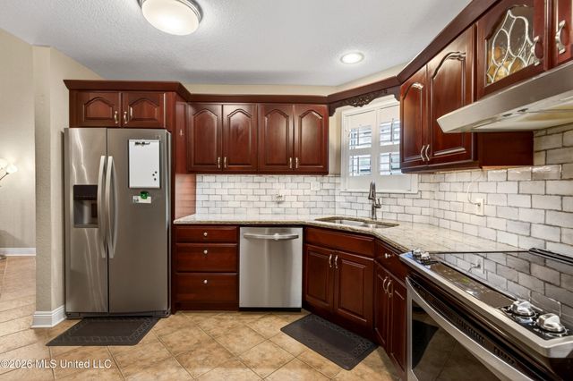 11607 Creekside Cove, Gulfport, MS 39503