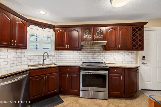11607 Creekside Cove, Gulfport, MS 39503
