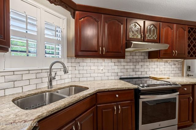 11607 Creekside Cove, Gulfport, MS 39503