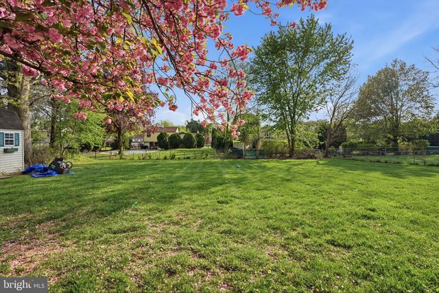 165 W JULIANNA DR, Southampton, PA 18966