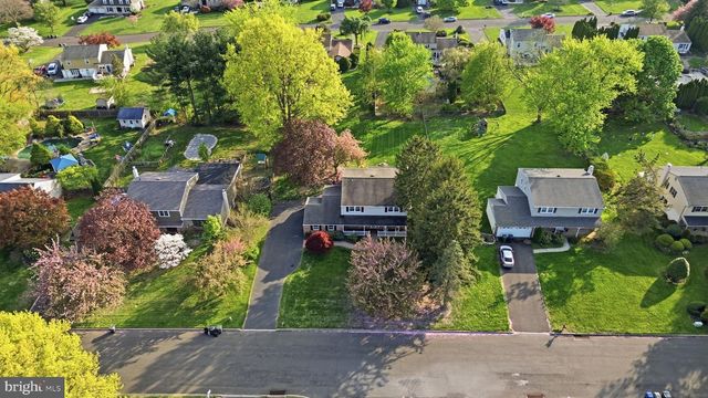 165 W JULIANNA DR, Southampton, PA 18966