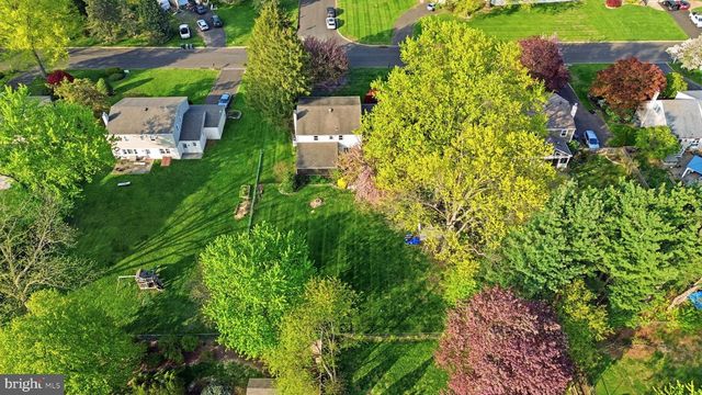 165 W JULIANNA DR, Southampton, PA 18966