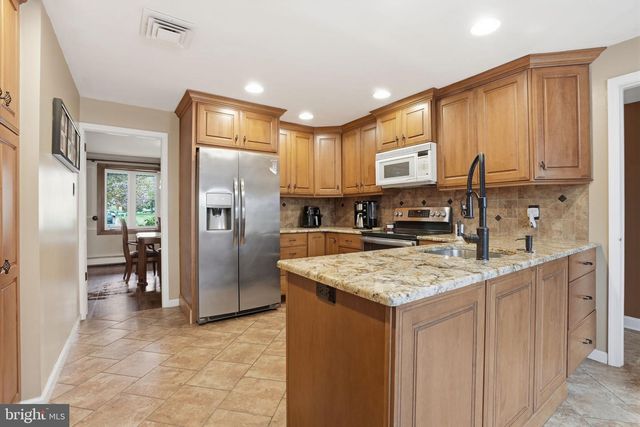 165 W JULIANNA DR, Southampton, PA 18966