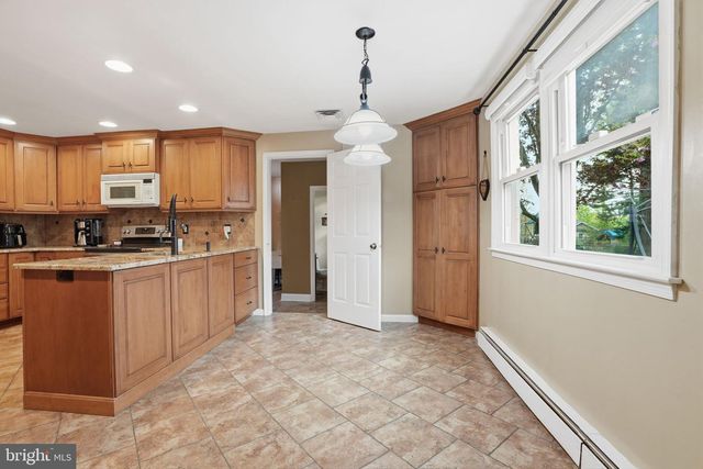 165 W JULIANNA DR, Southampton, PA 18966