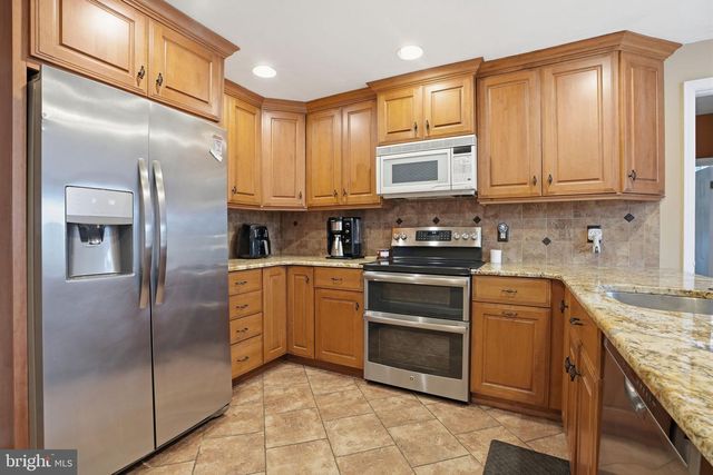 165 W JULIANNA DR, Southampton, PA 18966