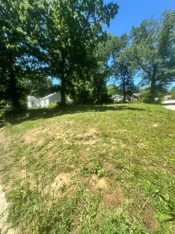 5116 E 40th Street, Kansas City, MO 64130