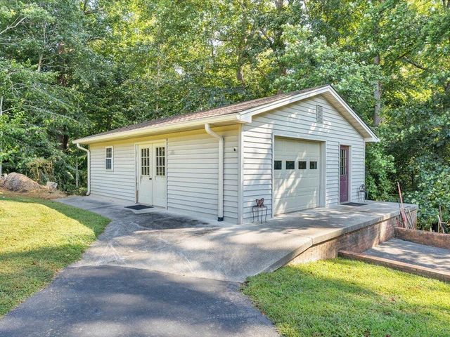 525 Mulberry RD, Ridgeway, VA 24148